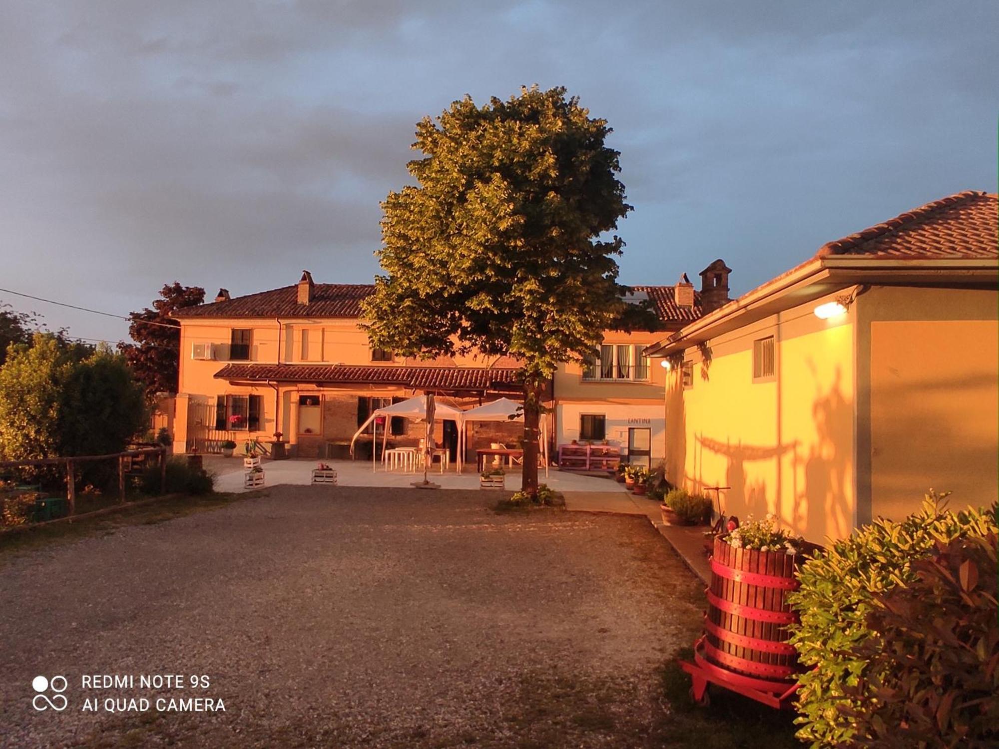 Cascina Angelina Villa Casteggio Bagian luar foto